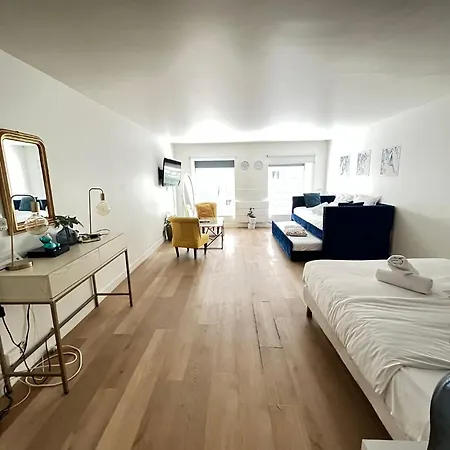 Contemporary & Cozy By Canal Saint-martin * Paříž