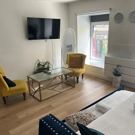 Contemporary & Cozy By Canal Saint-martin Apartmán Paříž