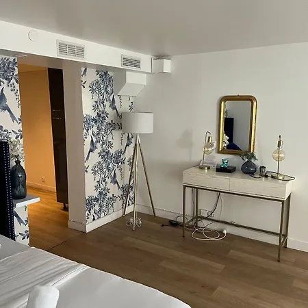 Contemporary & Cozy By Canal Saint-martin Paris